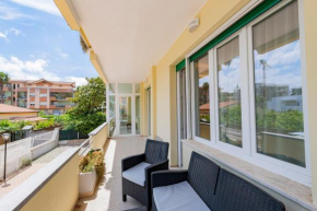 Casa Leda - Modern Apartment near Seafront with Parking!